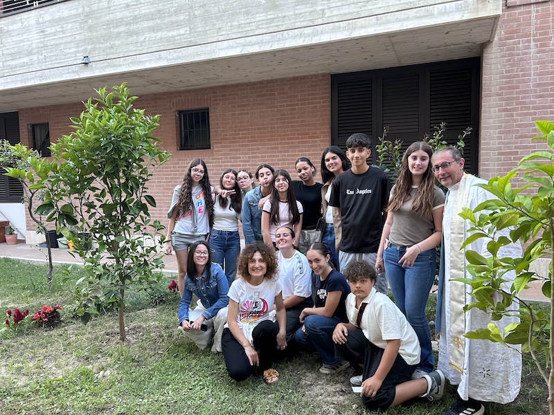 Una pietra sulla roccia e un albero di limone: a San Gabriele il grande “in bocca al lupo” ai ragazzi di terza media
